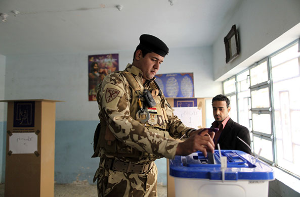 Iraq elections build up: An Iraqi soldier casts his ballot at a polling station in Baghdad
