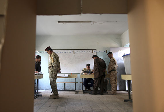 Iraq elections build up: Iraqi soldiers register their names before voting in Baghdad