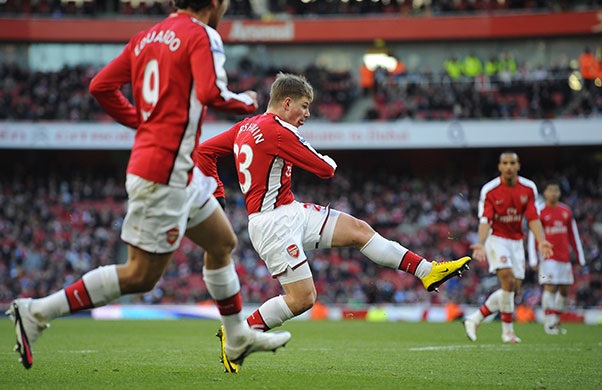 Arsenal v Burnley: Andrey Arshavin scores to make it 3-1