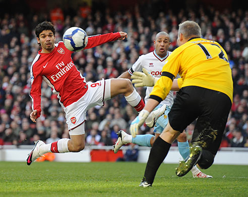 Arsenal v Burnley: Eduardo misses a chance