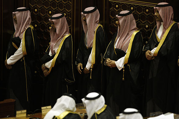 24 hours in pictures: Riyadh, Saudi Arabia: Top officials stand to view proceedings