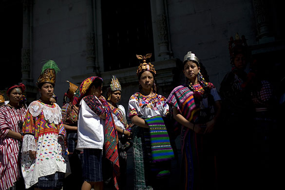 24 hours in pictures: Guatemala City, Guatemala: Indigenous women