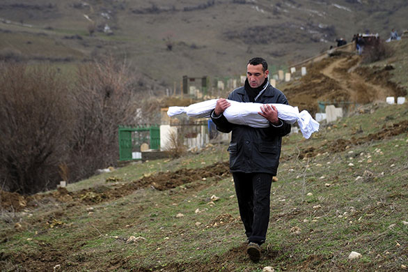 Turkey earthquake: A man carries the body of a girl who was killed during an earthquake