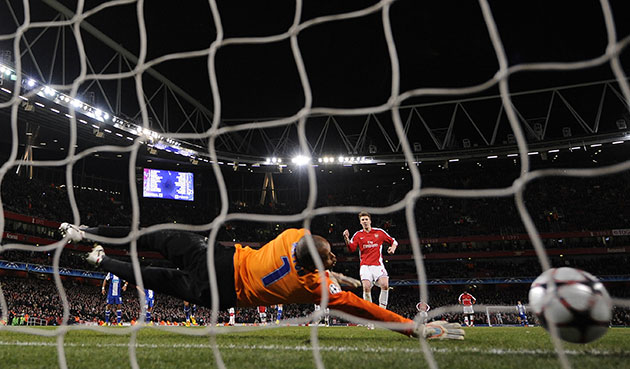 Arsenal v Porto: Bendtner scores from the penalty spot to notch Arsenal's fifth 