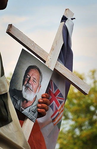 24 Hours in Pics: An AWB member holds a picture of Eugene Terre'Blanche at his funeral