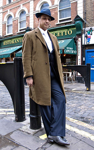 Face Hunter: London: Dario, 33, bar manager