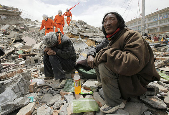 china earthquake: Ethnic Tibetans amidst the rubble in Jiegu 