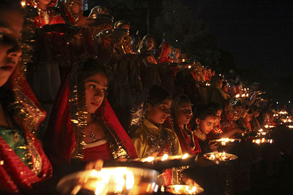 Sikh festival: Girls light hold special prayers with lamps in Akhnoor 