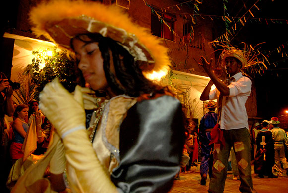 Te Vejo Maré: Traditional music and dance are used to celebrate the 