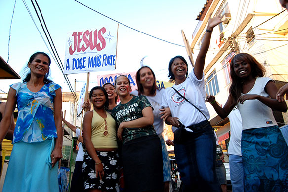 Te Vejo Maré: A group of women from the Evangelical church Assembléia de Deus