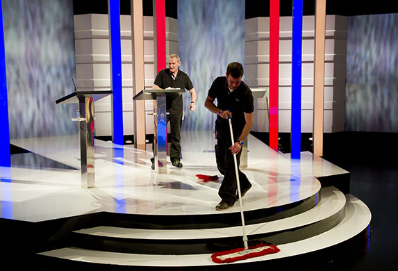Election debate: Last minute preparations on the set