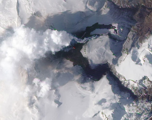 Iceland volcano: A new volcanic fissure near Iceland's Eyjafjallajokull volcano