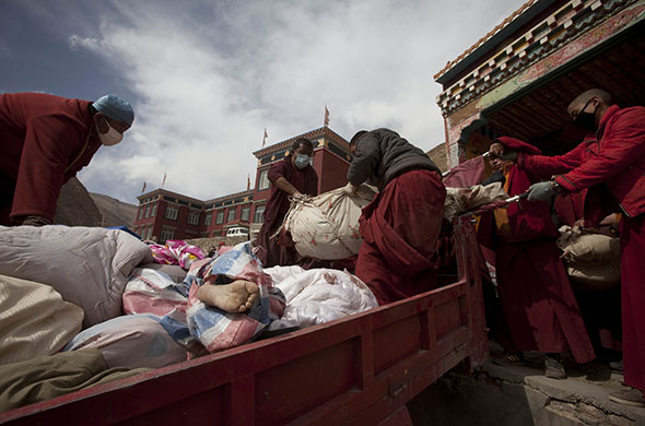 china earthquake: Monks carry bodies