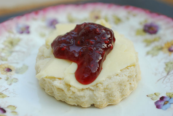 Scones: Scone with jam