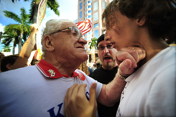24 hours in pictures: Fort Lauderdale, USA: A Tea Party supporter