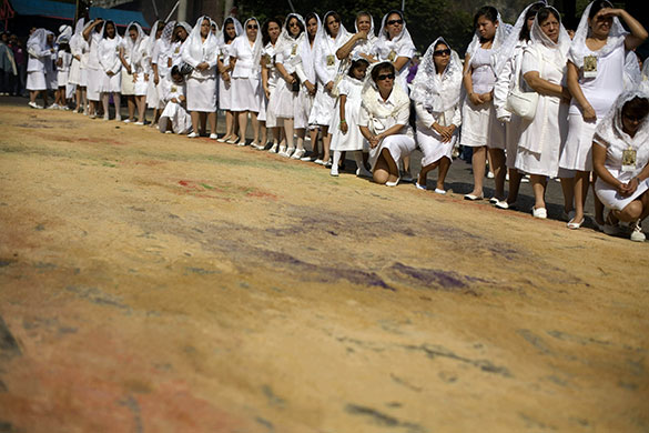 24 hours: Guatemala City, Guatemala: Women wait to carry the image of the Virgin Mary
