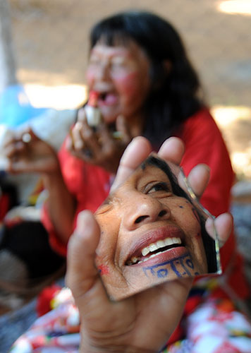 24 hours in pictures: American Indigenous People Day in Paraguay