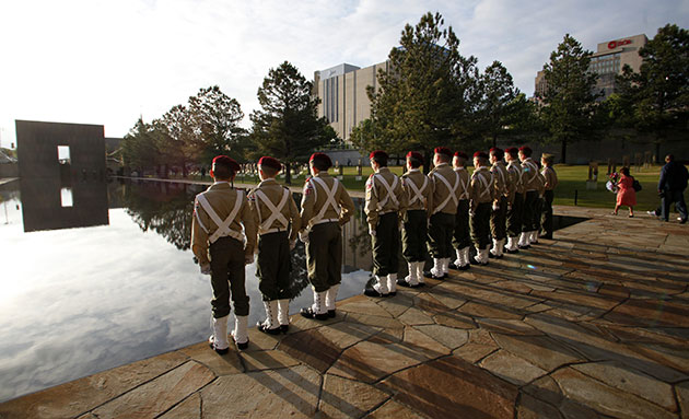 24 hours in pictures: oklahoma city memorial marks 15th anniversary of terror bombing