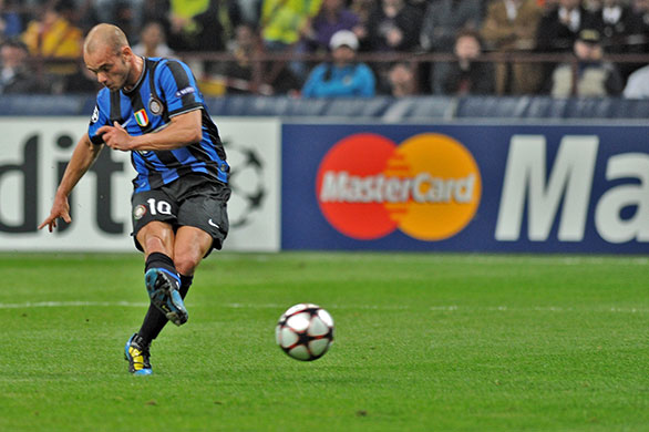 Inter v Barca: Inter's Wesley Sneijder slots home from 15 yards to equalise