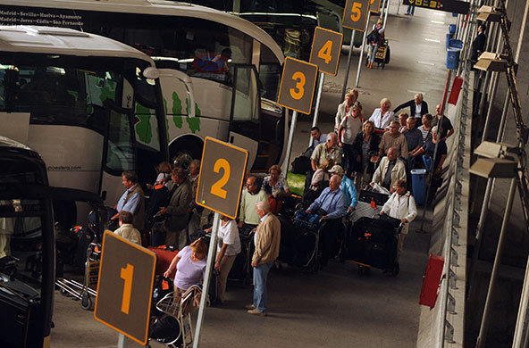 Airspace reopens: Stranded German citizens board a bus heading for Germany