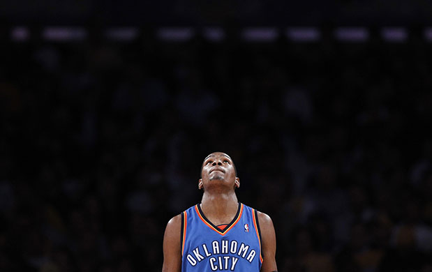 24sport: Oklahoma City Thunder's Kevin Durant reacts against the Los Angeles Lakers