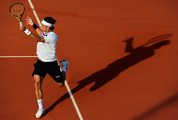 24sport: Feliciano Lopez plays a forehand to Oleksandr Dolgopolov