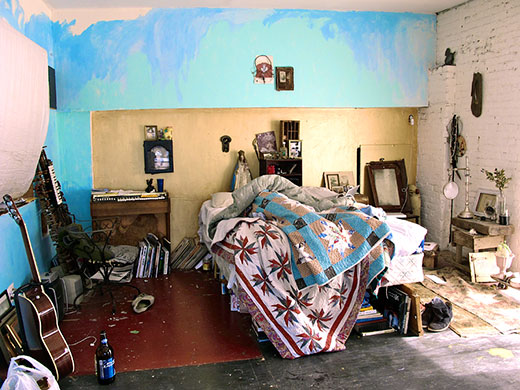 Face hunter: New York: bedroom of Lindsay Jones