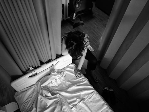 In Pictures: scale: wife in labour