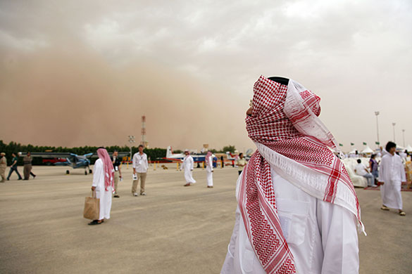 24 hours in pictures: Riyadh, Saudi Arabia: A sandstorm hits the city