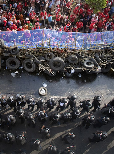24 hours in pictures: Bangkok, Thailand: Anti-government 'red shirt' protesters