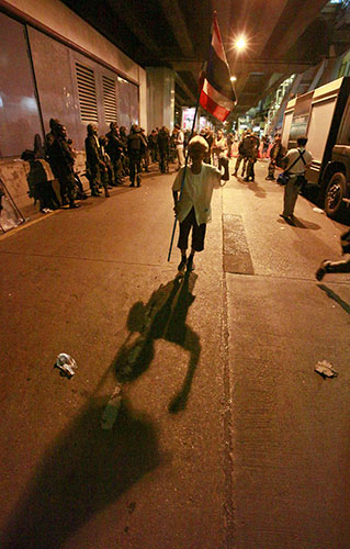 Thailand's red shirt demo: Thainland's red shirt protests continue 