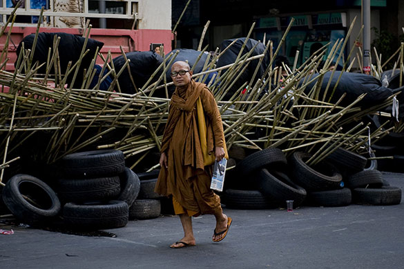 Thailand's red shirt demo: Thainland's red shirt protests continue 