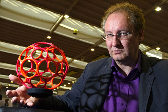 Exhibition of Inventions: Janick Simeray's invention that levitates objects in Geneva