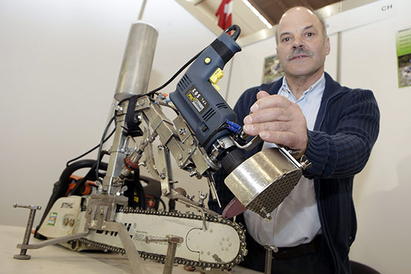 Exhibition of Inventions: Ricardo Matias with his invention - a disc for sharpening chain saws