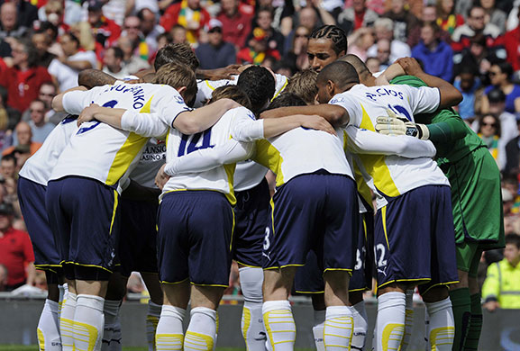 United v Spurs: Spurs huddle before the game