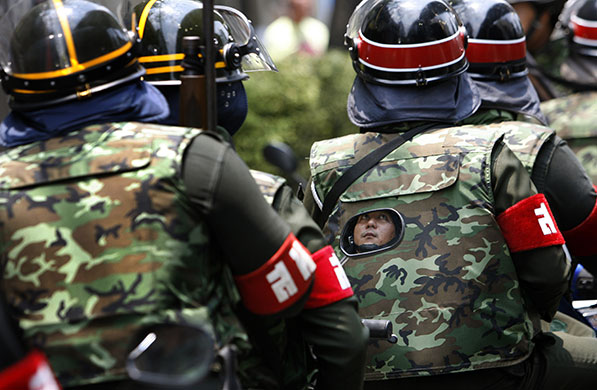 24 hours in pictures: police and soldiers in bangkok