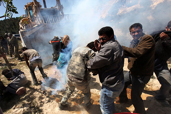 24 hours in pictures: Israeli soldiers clash with Palestinians