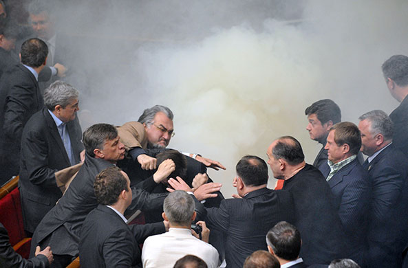 Ukraine parliament: Deputies of Ukraine's parliament fight in smoke bombs 