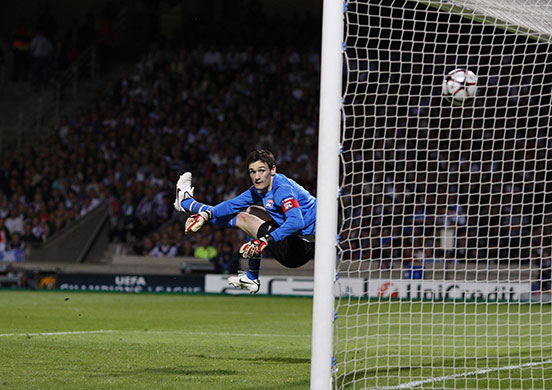 Lyon v Bayern Munich: Lloris has no chance with Olic's header