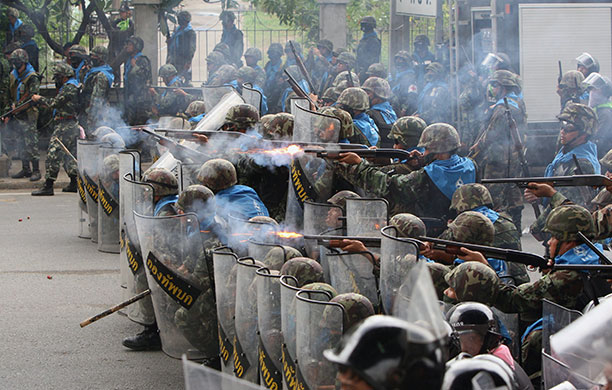 Thailand protests: Thai troops block opposition convoy in Bangkok