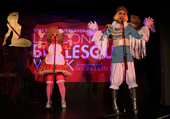 London Burlesque Week: Les Romanesques gives us a sing a long at the Twisted Cabare