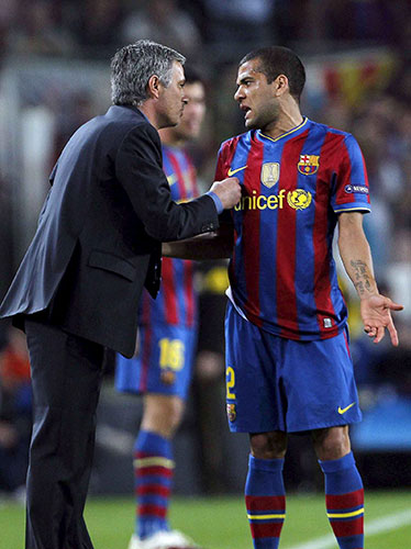 Barca v Inter: Mourinho tells Dani Alves what he thinks of the sending off