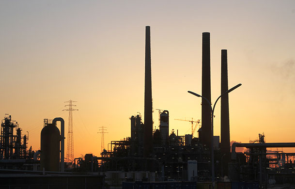 Week in Business: A Royal Dutch Shell Plc refinery in Hamburg Germany