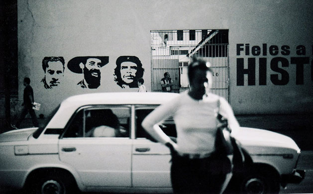 Camera Club: A review of Davis Thom's portfolio 