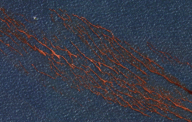 Deepwater oilrig: Vessels working in Deepwater Horizon oil rig  slick in the Gulf of Mexico