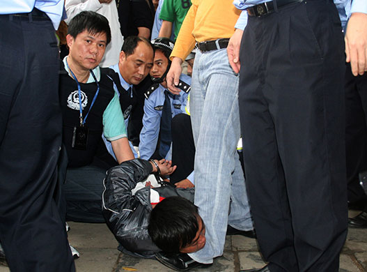 China school violence: A man who attacked students at a primary school in Leizhou is arrested