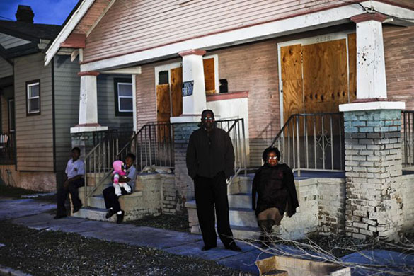 Treme : Local residents watch the filming of Treme
