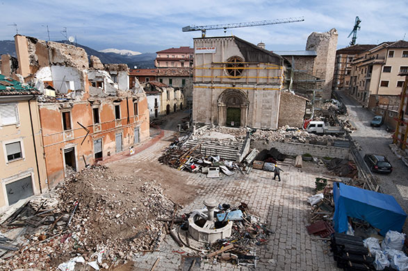 L'Aquila: This is L'Aquila city centre. Piazza San Pietro
