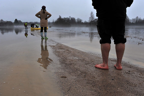 24 hours in pictures: flooding in estonia 