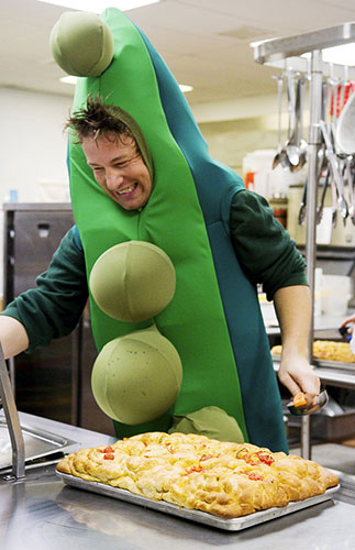 Celeb style: Jamie: JAMIE OLIVER'S FOOD REVOLUTION